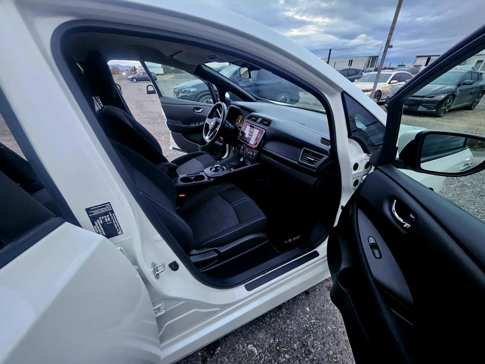 Nissan Leaf  15600km!!! Нов! Батерия на 100%, снимка 9 - Автомобили и джипове - 56712785
