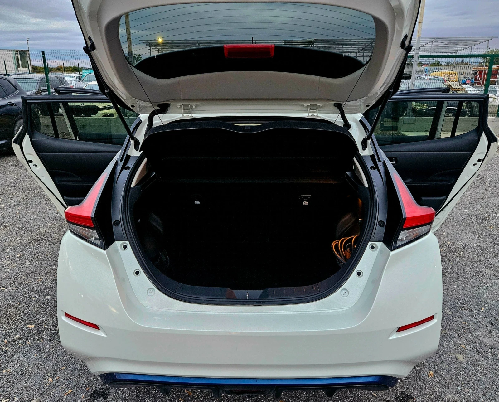 Nissan Leaf  15600km!!! Нов! Батерия на 100%, снимка 14 - Автомобили и джипове - 56712785