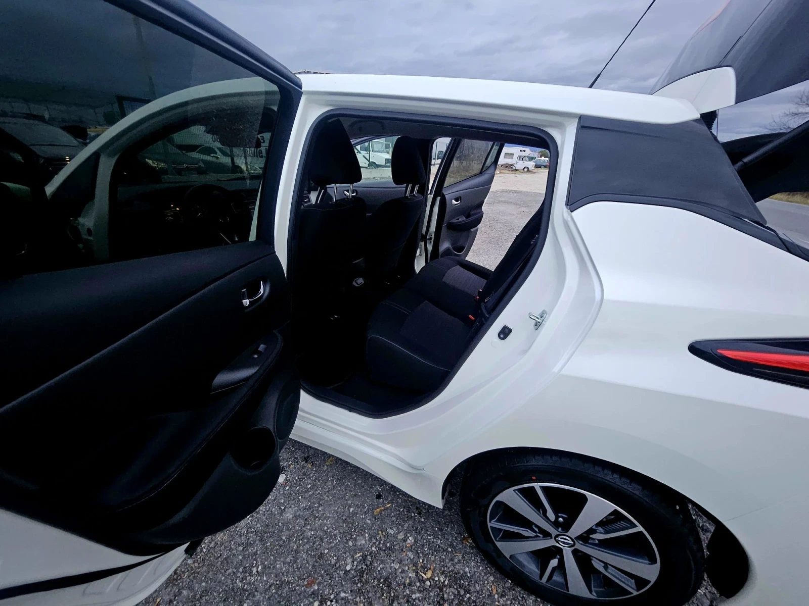 Nissan Leaf  15600km!!! Нов! Батерия на 100%, снимка 12 - Автомобили и джипове - 56712785