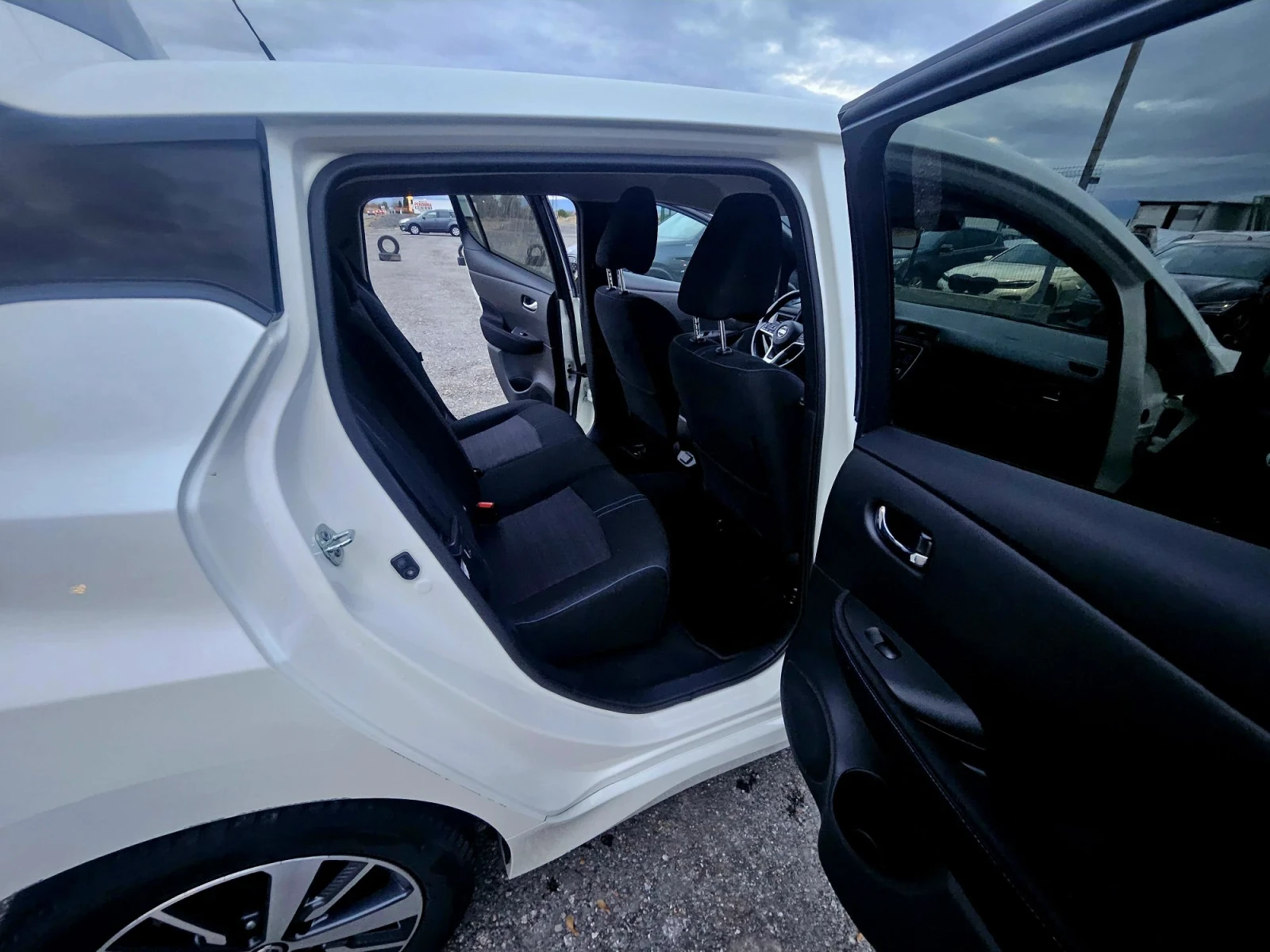 Nissan Leaf  15600km!!! Нов! Батерия на 100%, снимка 13 - Автомобили и джипове - 56712785