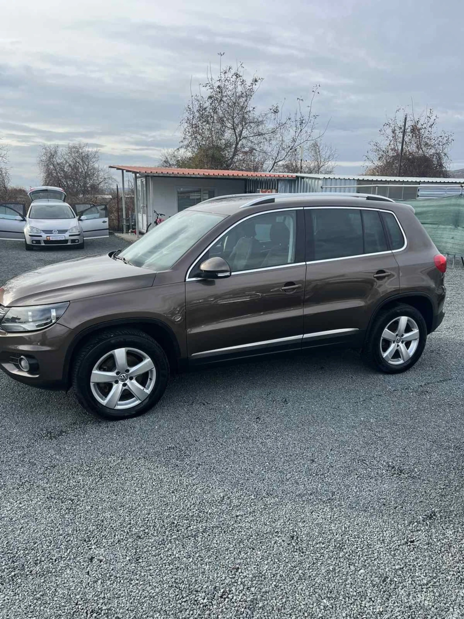 VW Tiguan 2.0 TDI 4X4 Автоматик - изображение 2