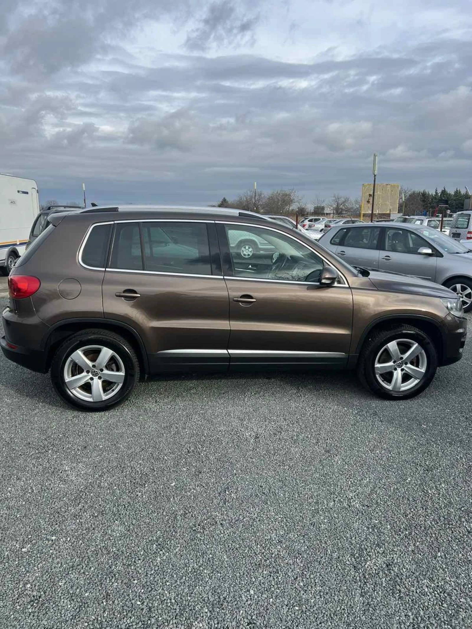 VW Tiguan 2.0 TDI 4X4 Автоматик - изображение 4