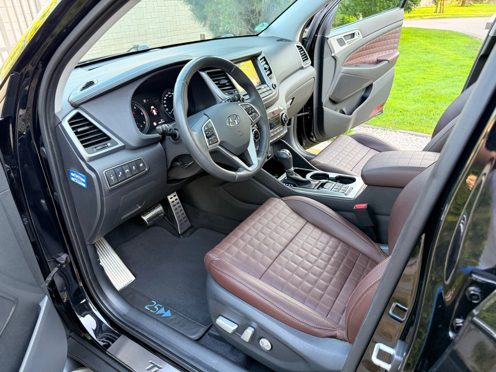 Hyundai Tucson 2.0CRDi* 25 JAHRE* PANORAMA - изображение 7