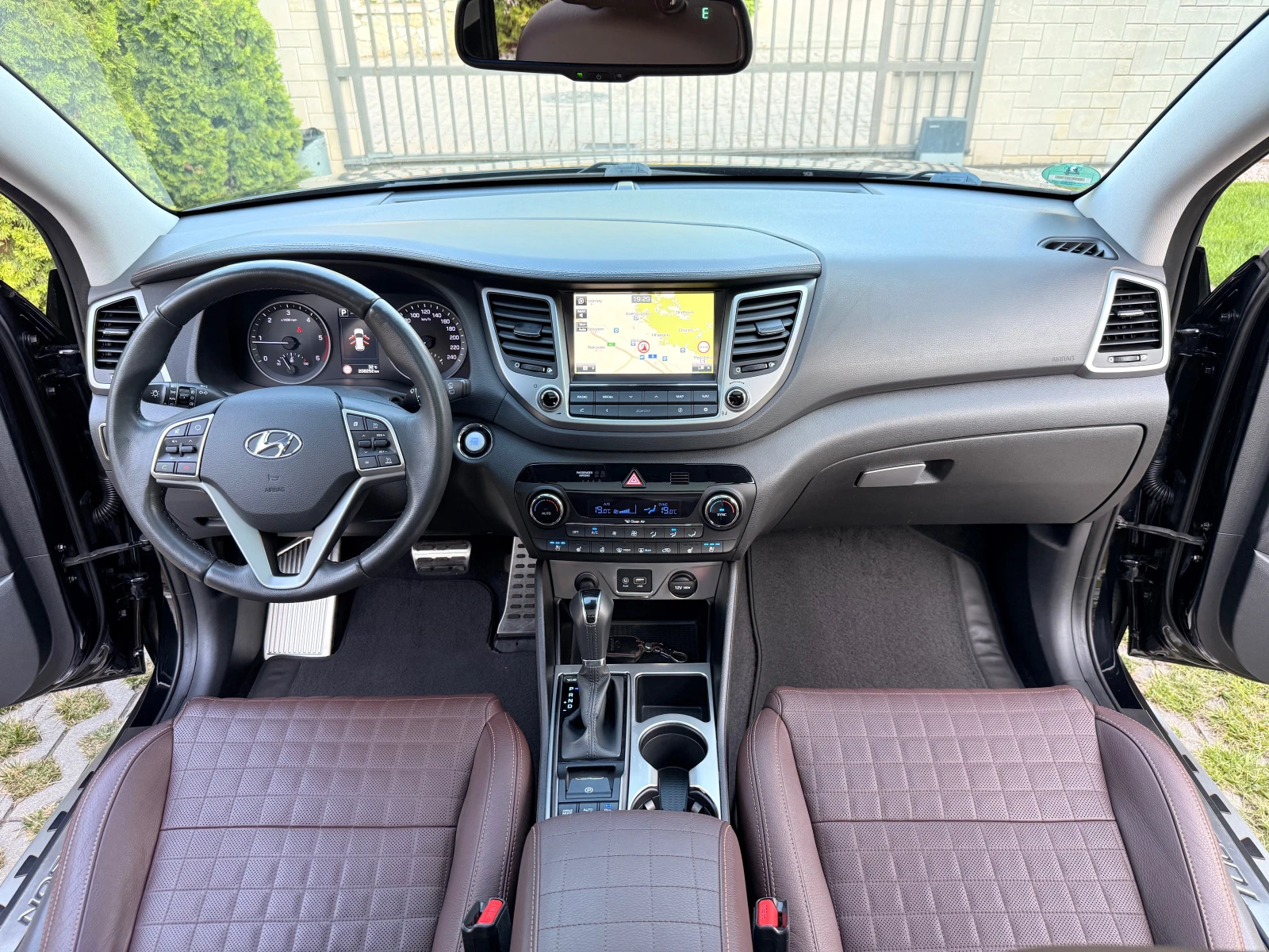 Hyundai Tucson 2.0CRDi* 25 JAHRE* PANORAMA - изображение 10