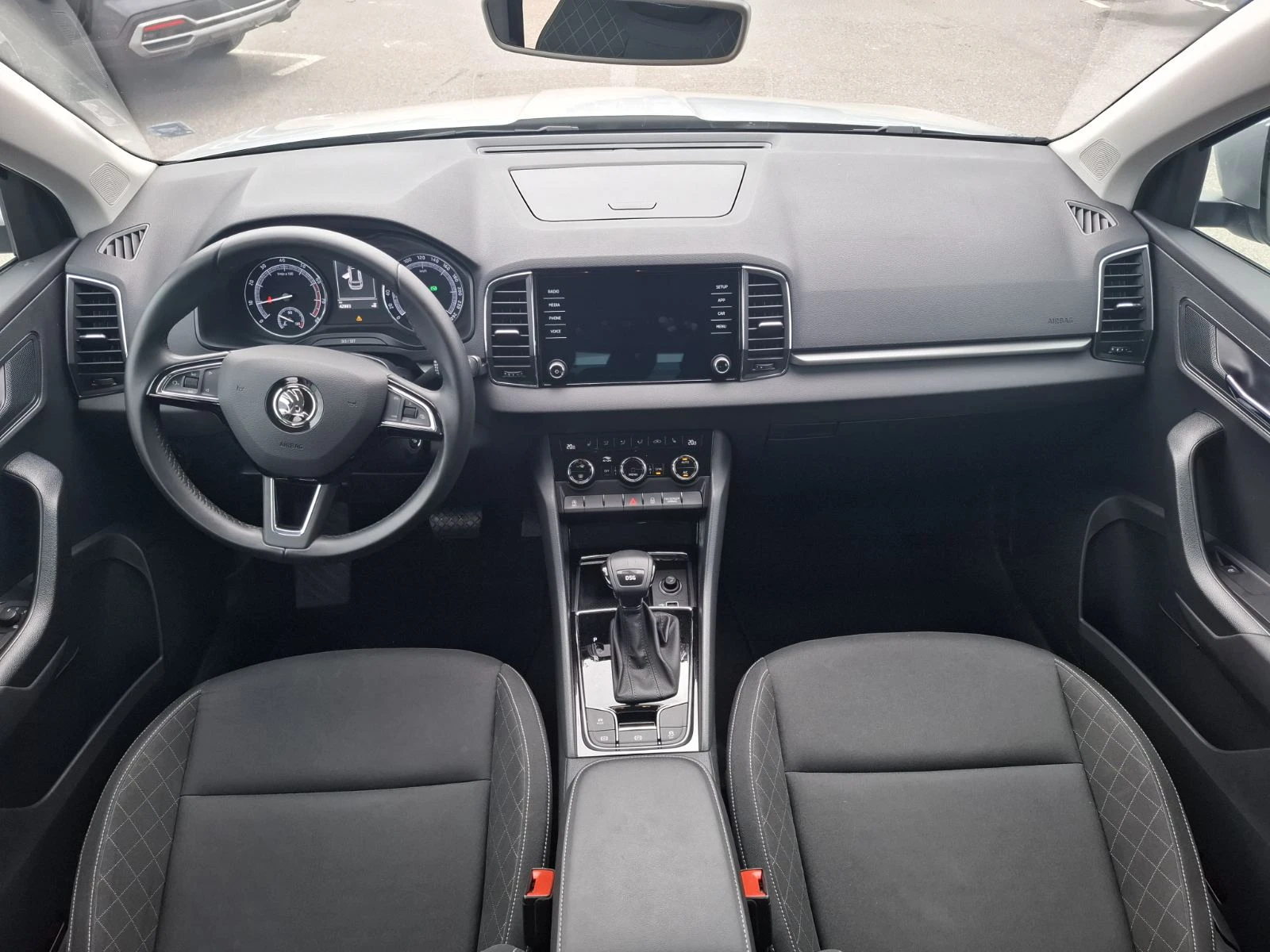 Skoda Karoq 1.5 tsi, снимка 8 - Автомобили и джипове - 53708378