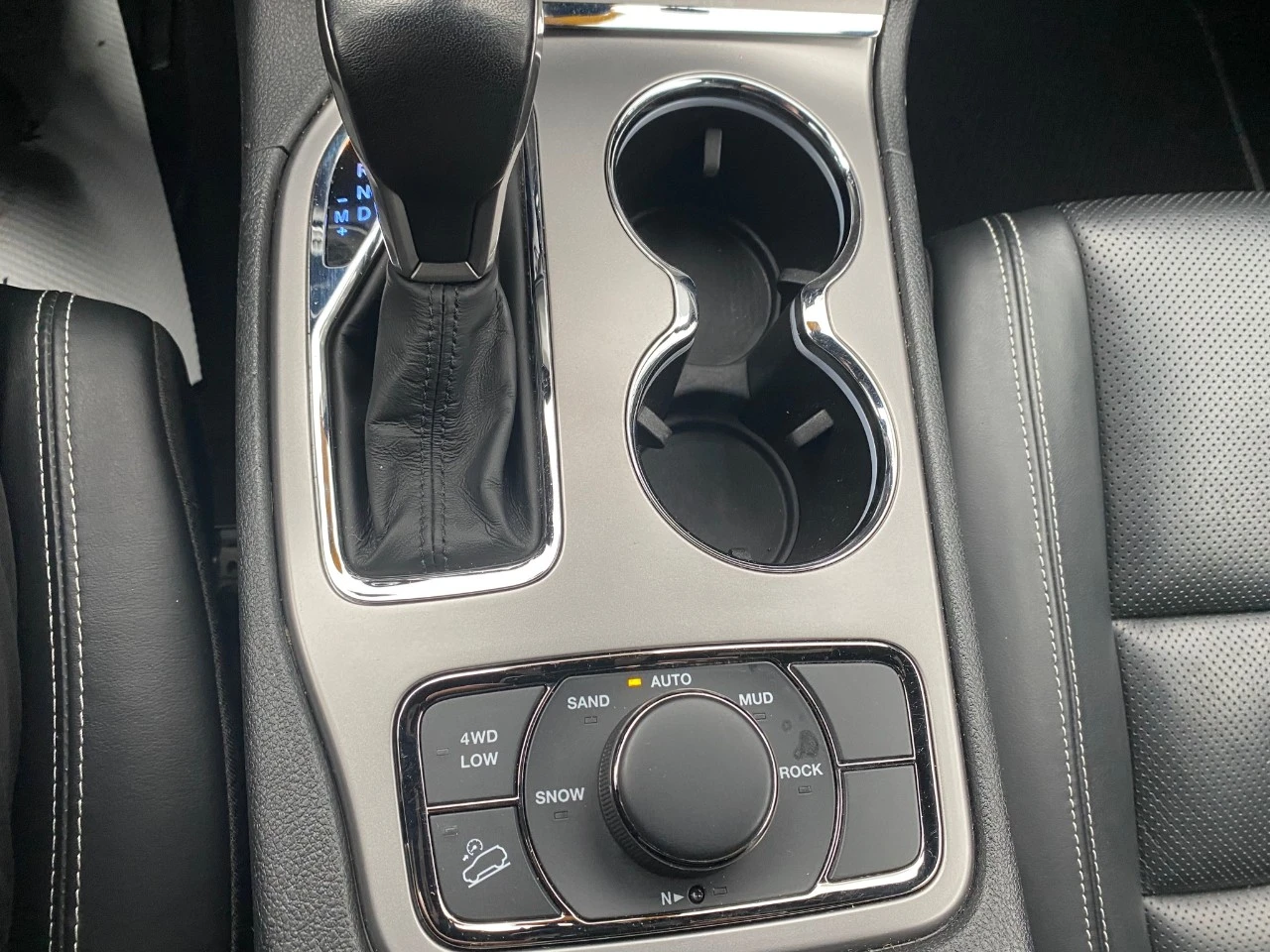 Jeep Grand cherokee  80th Anniversary Edition 4WD, снимка 16 - Автомобили и джипове - 54366531