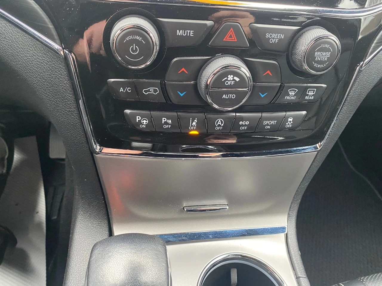 Jeep Grand cherokee  80th Anniversary Edition 4WD, снимка 12 - Автомобили и джипове - 54366531