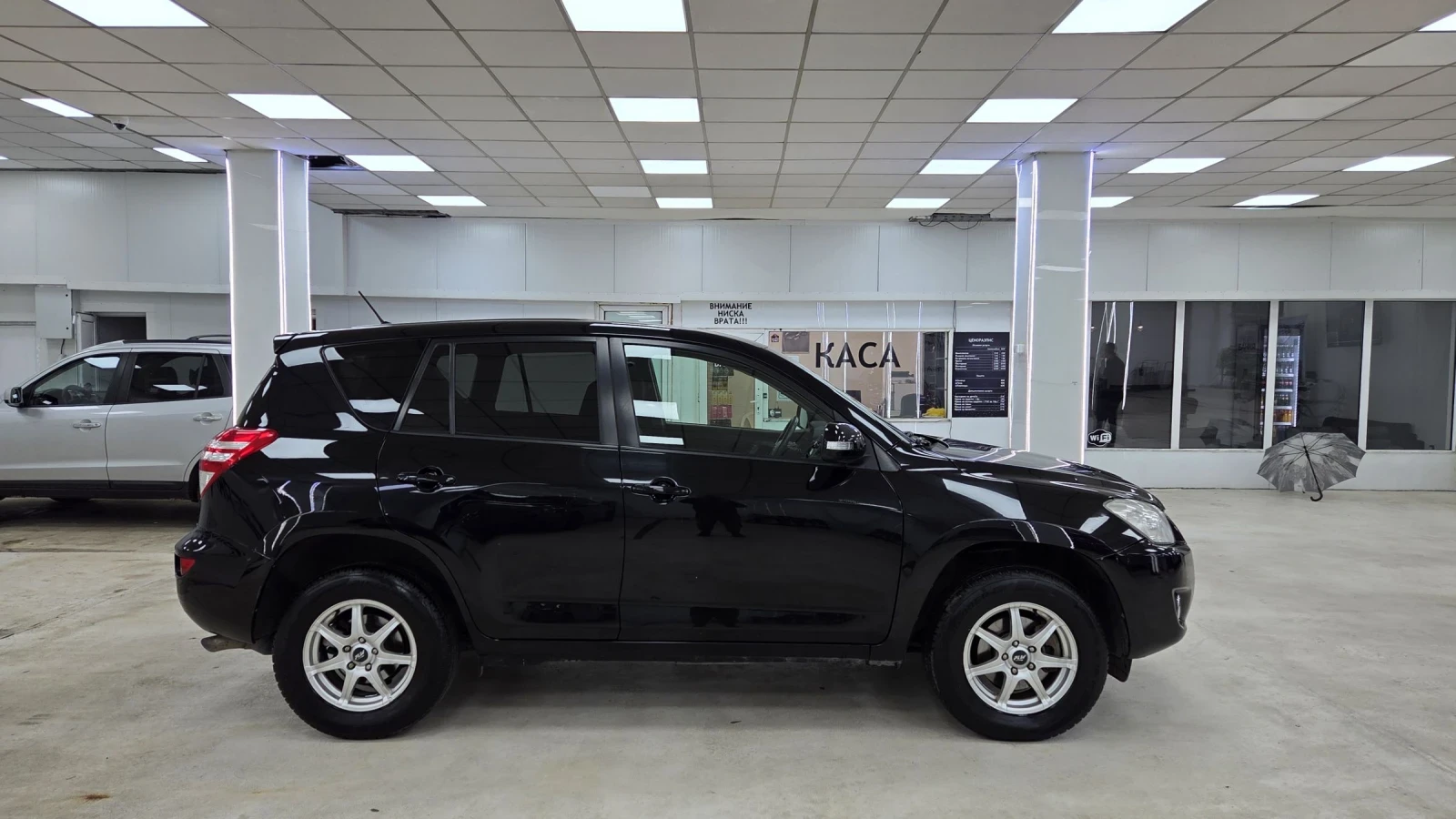 Toyota Rav4 1ви Собственик/Пълна Сервизна История, снимка 2 - Автомобили и джипове - 54419924