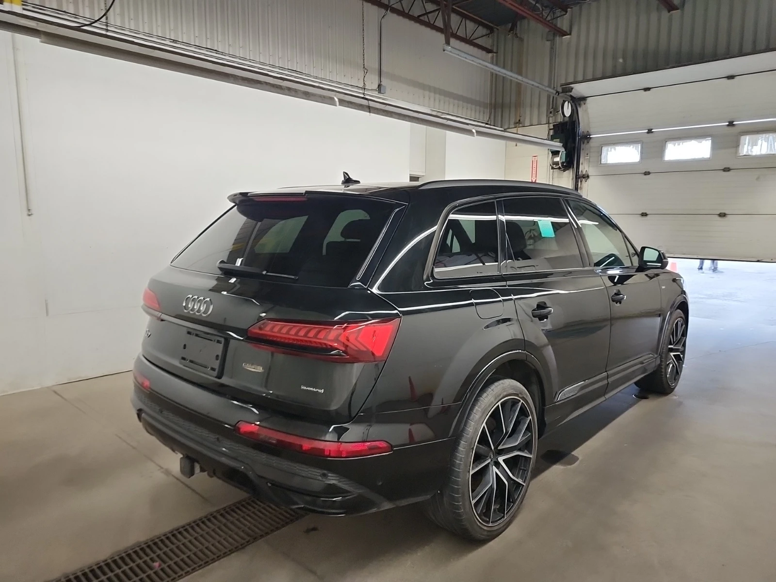 Audi Q7 360CAM PANO ОБДУХВАНЕ 2 КЛЮЧА 7 МЕСТЕН, снимка 5 - Автомобили и джипове - 54768741