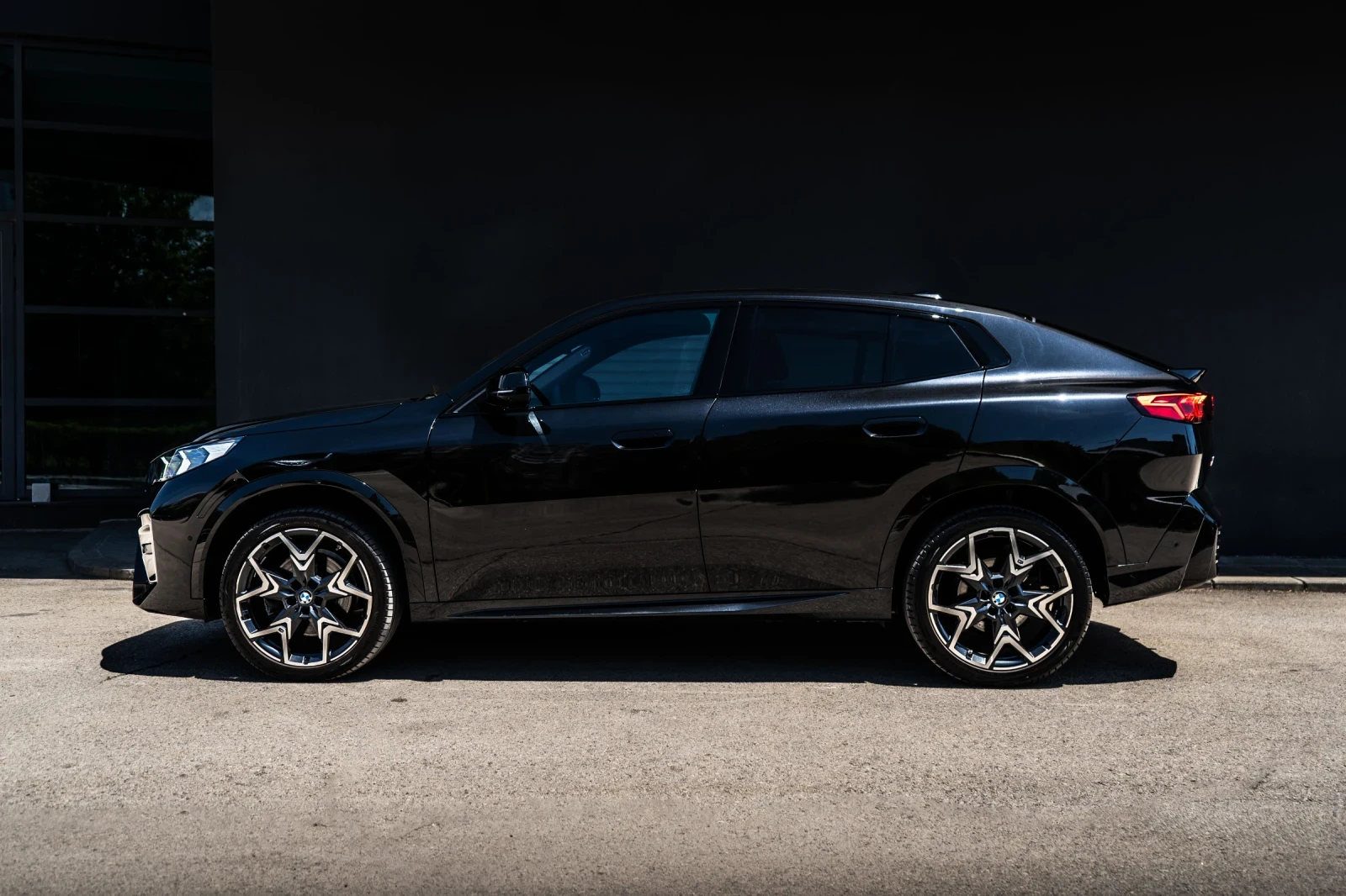 BMW X2 28i xDrive ПЕРФЕКТЕН!, снимка 3 - Автомобили и джипове - 55301405