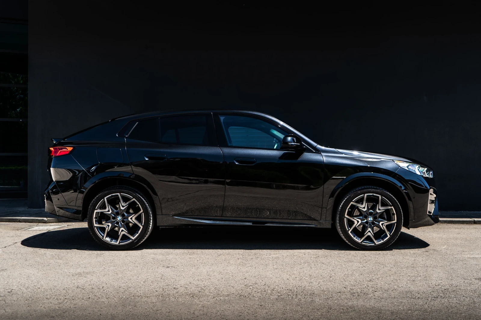 BMW X2 28i xDrive ПЕРФЕКТЕН!, снимка 4 - Автомобили и джипове - 55301405