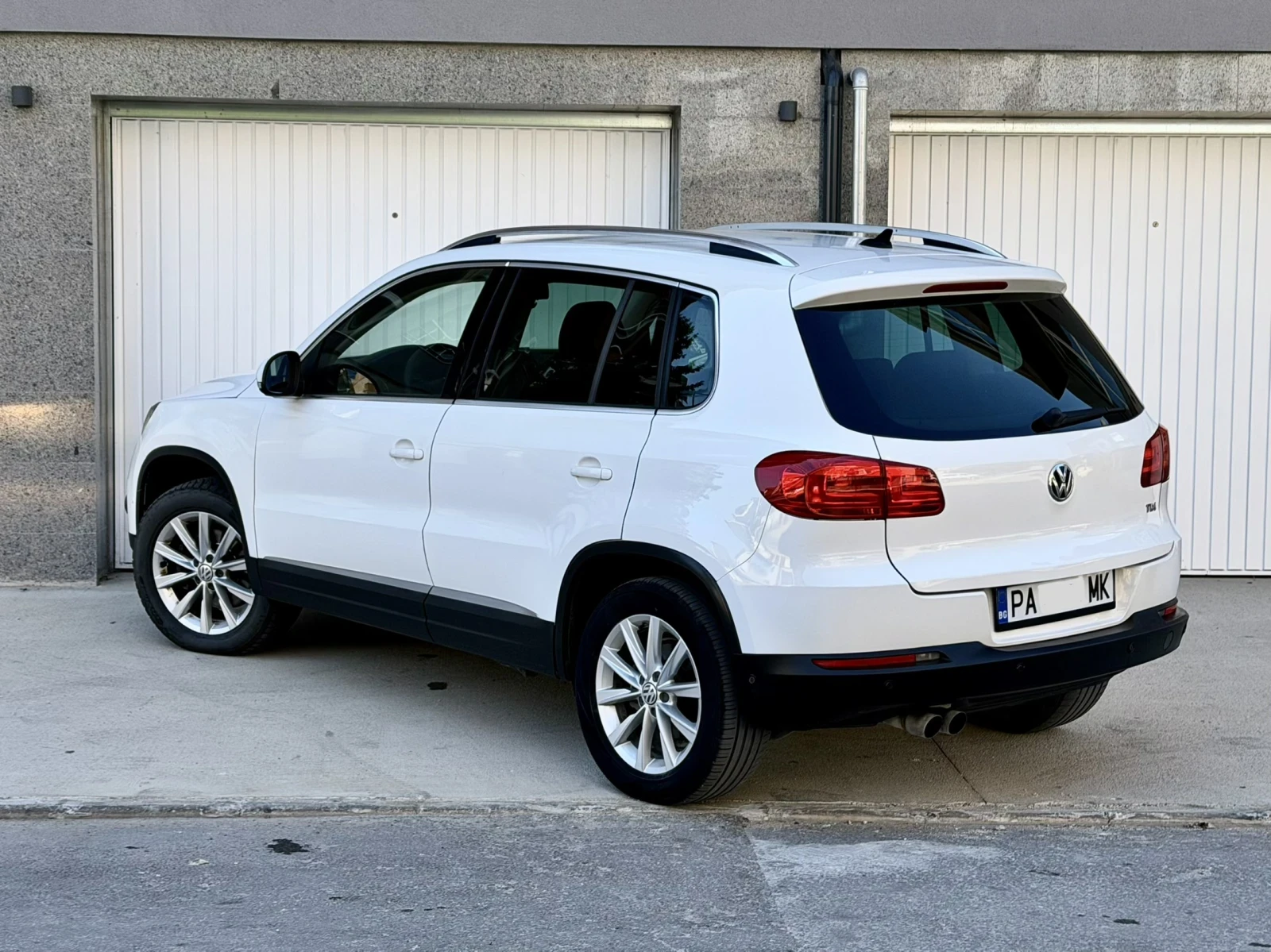 VW Tiguan 2.0TDI* 4x4* Automatic* Navi* Регистриран, снимка 4 - Автомобили и джипове - 55696318