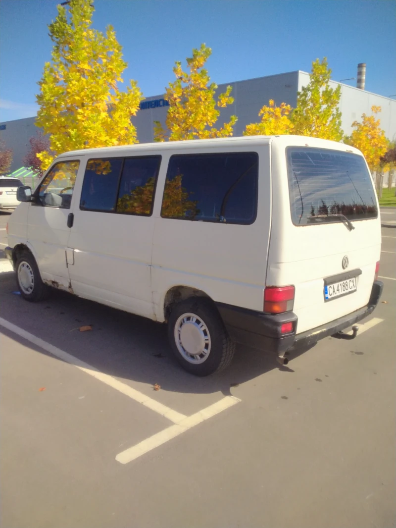 VW Multivan 2.4D, снимка 4 - Бусове и автобуси - 52473394