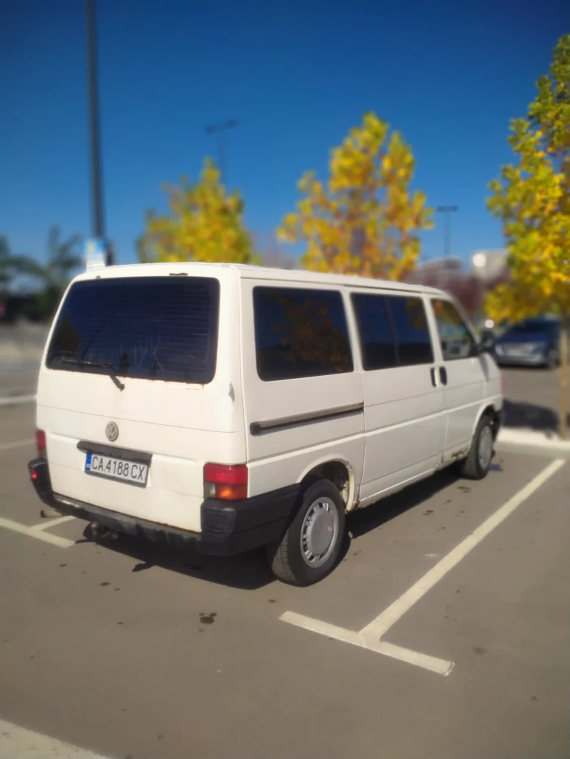VW Multivan 2.4D, снимка 3 - Бусове и автобуси - 52473394