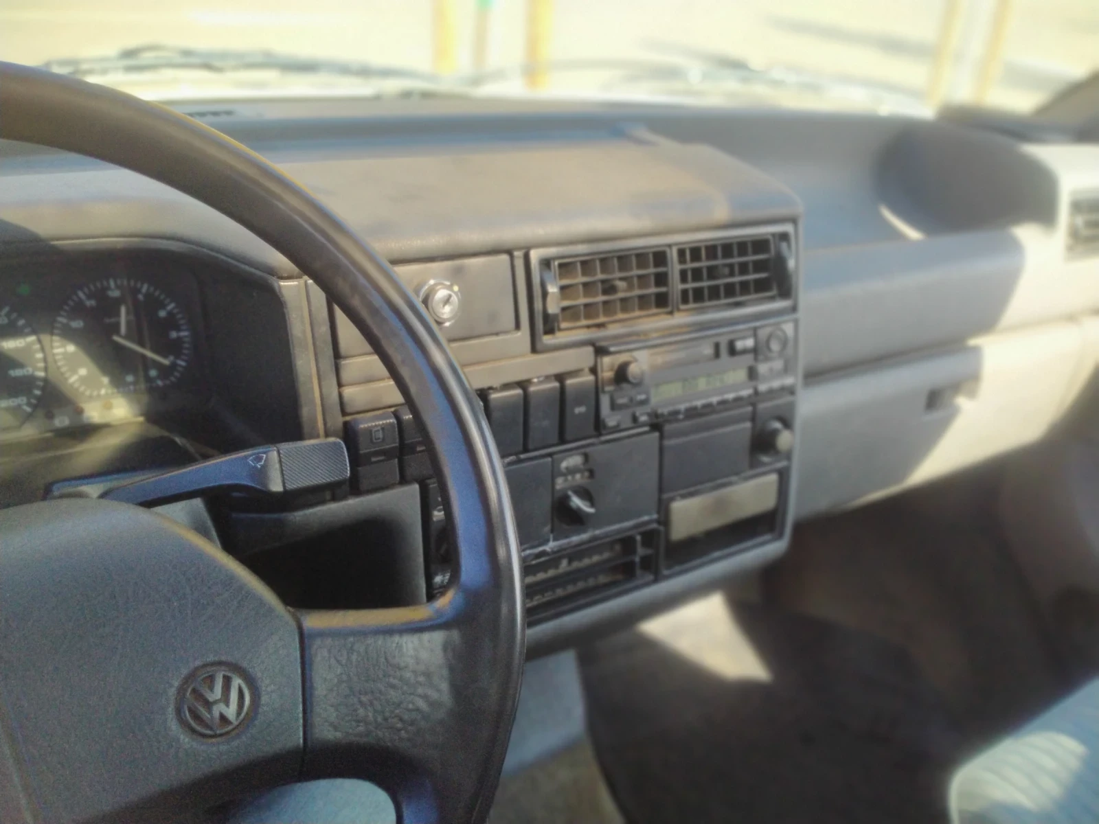 VW Multivan 2.4D - изображение 7