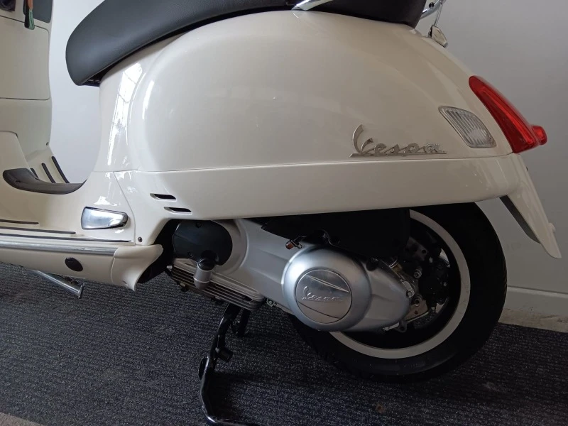 Vespa GTS 300i, снимка 6 - Мотоциклети и мототехника - 46356886