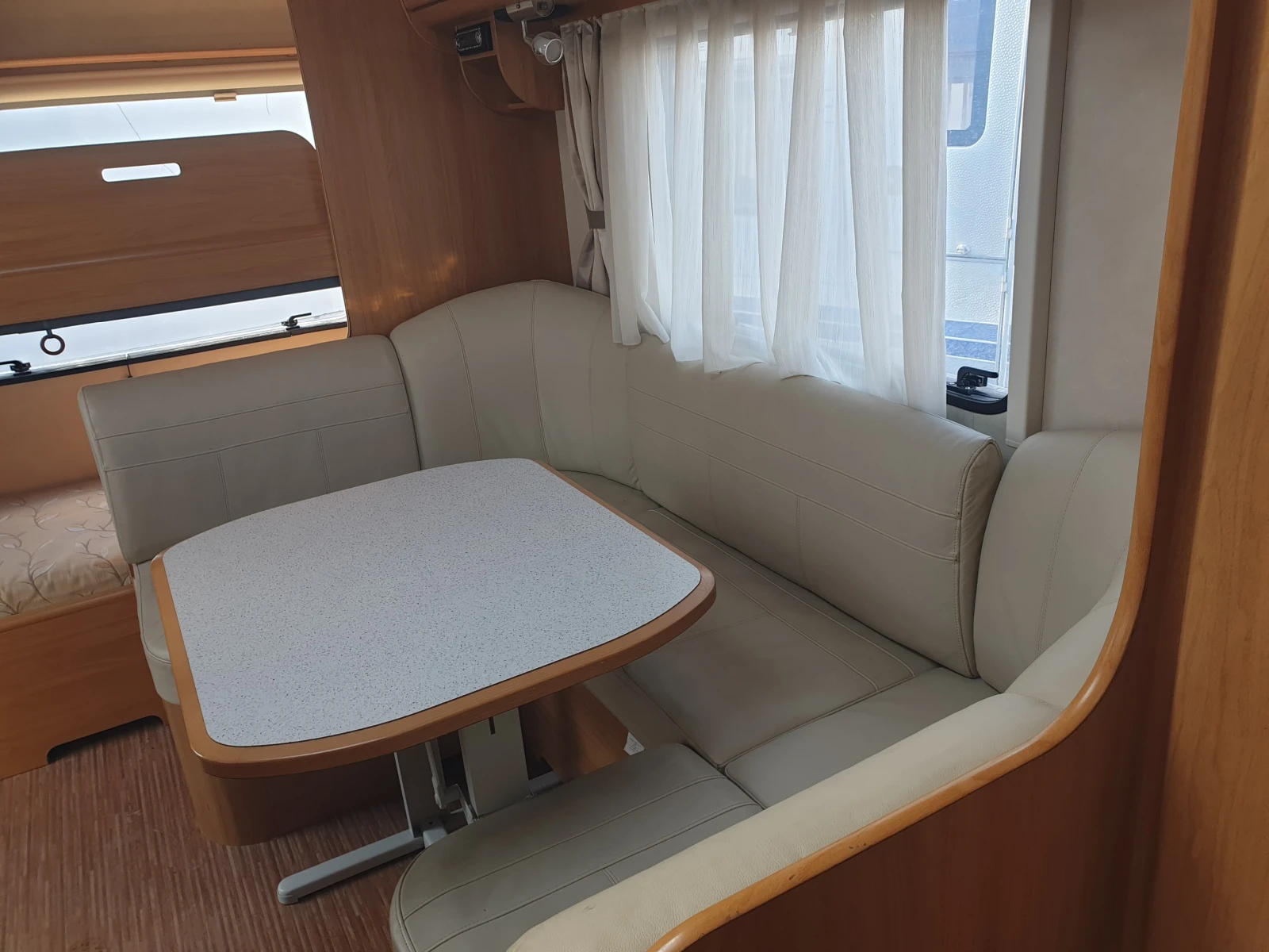 Каравана Adria 543 PK, снимка 11 - Каравани и кемпери - 54441082