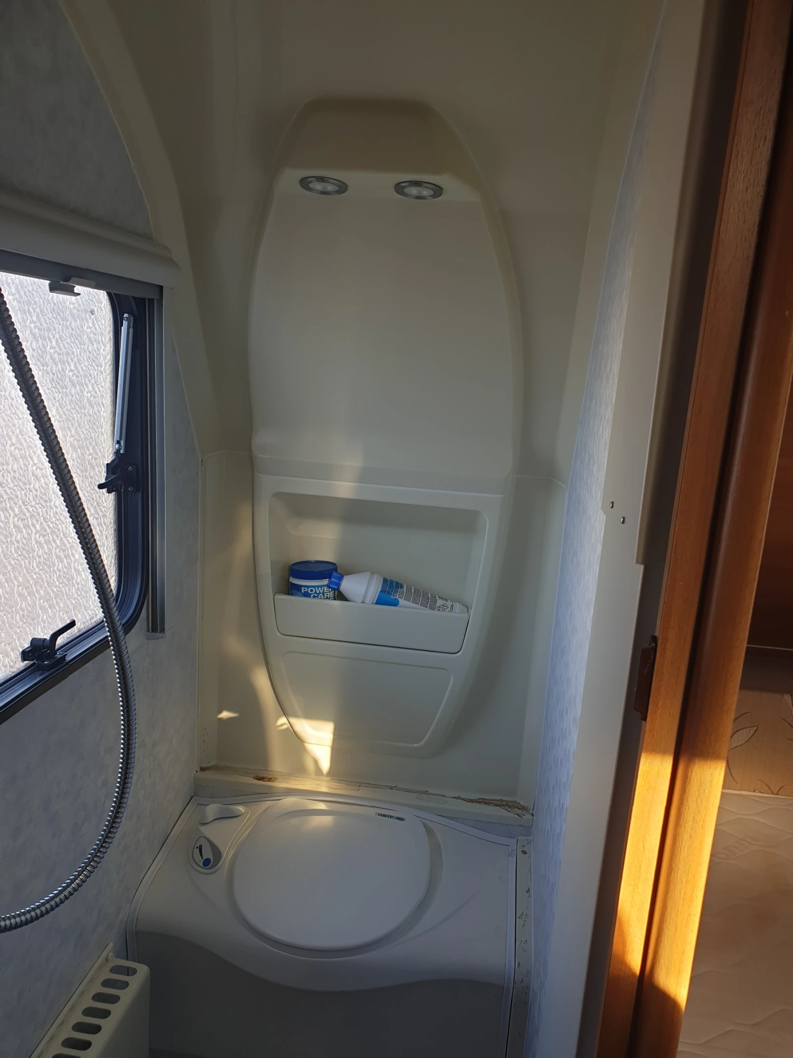 Каравана Adria 543 PK, снимка 9 - Каравани и кемпери - 54441082