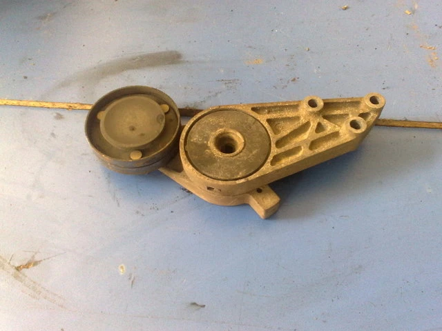 Обтегач пистов ремък за Ауди А4 1.8 20V комби