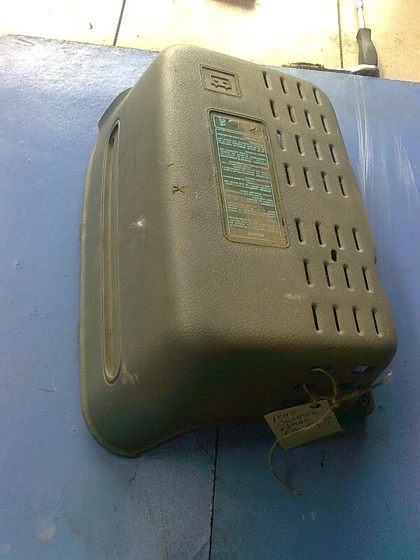 Пластмасов капак върху акумулатор за Рено Сценик 1.9ДТИ