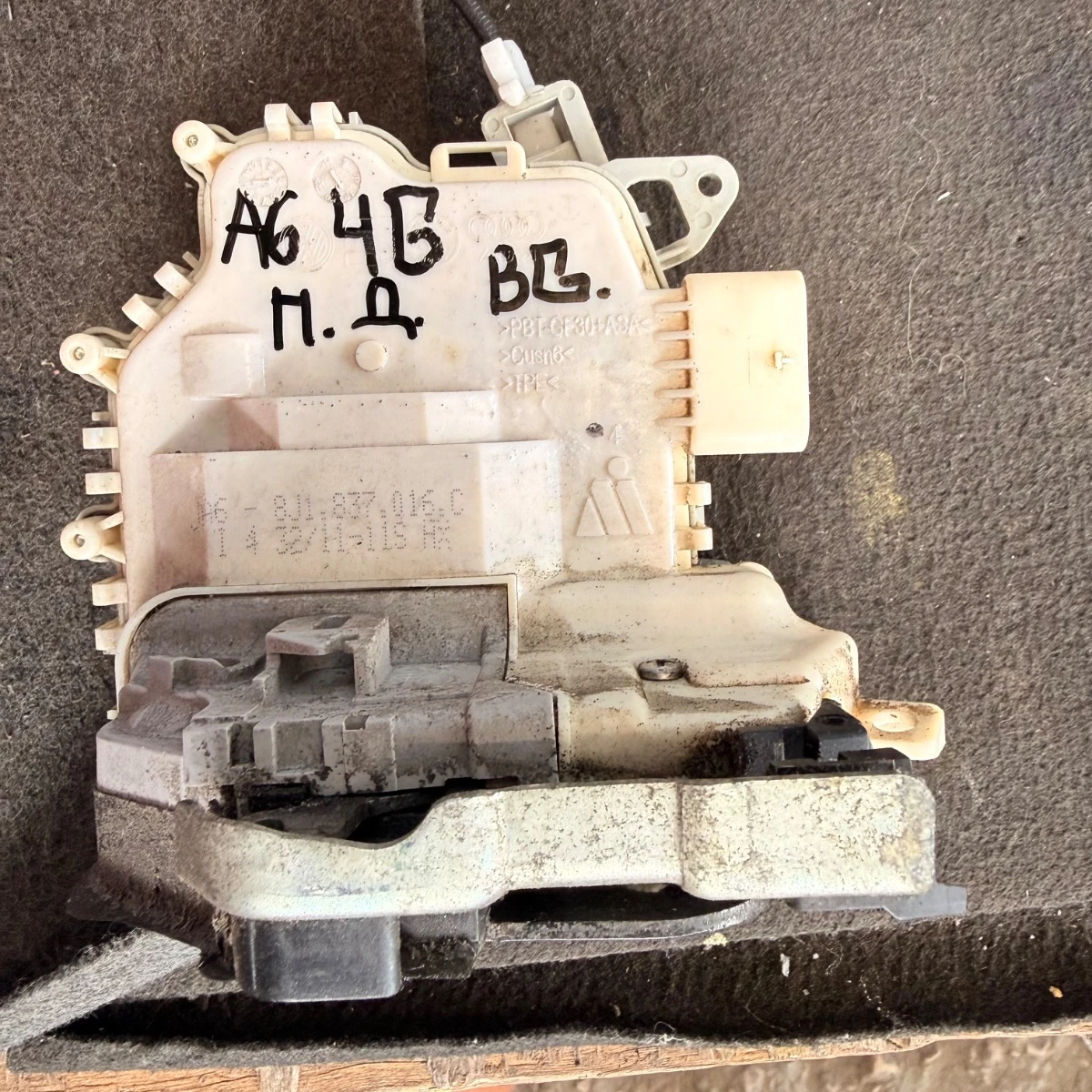 Брава за предна дясна врата за Audi A6 4G 8J1837016C-1616