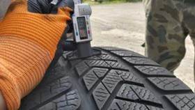 Гуми Зимни 245/45R19, снимка 4