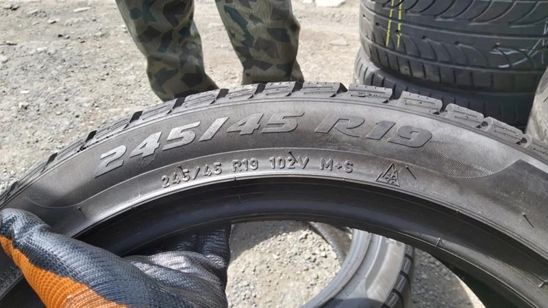 Гуми Зимни 245/45R19, снимка 7 - Гуми и джанти - 29274881