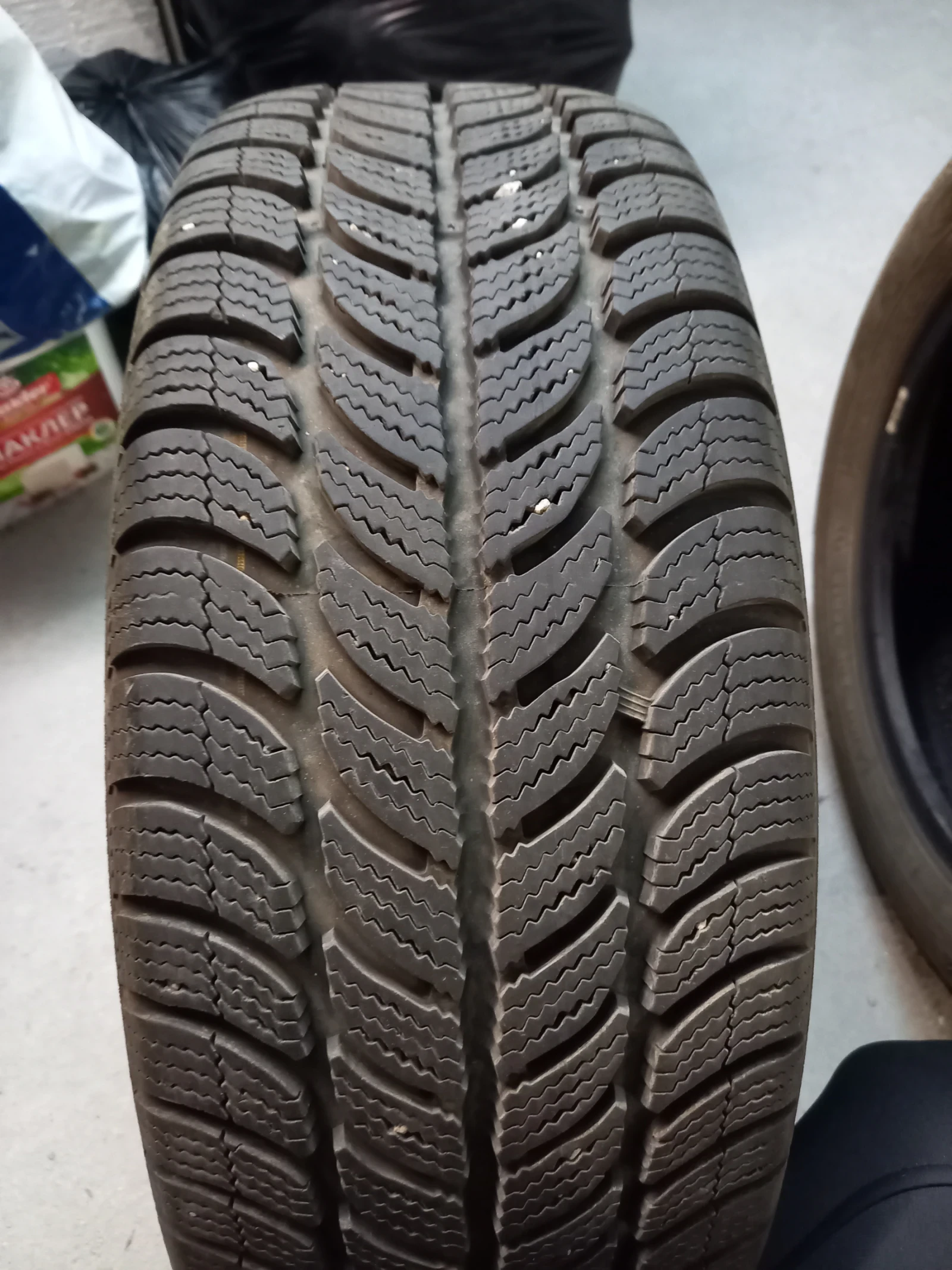 Гуми Зимни 205/55R16.5, снимка 4 - Гуми и джанти - 54597219
