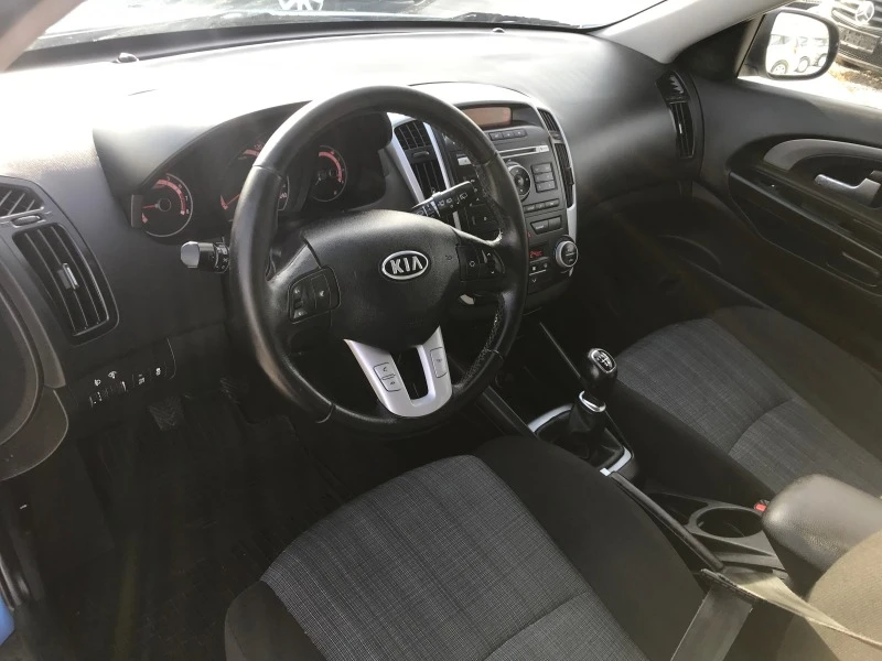 Kia Ceed 1.4i Face Lift, снимка 5 - Автомобили и джипове - 44222518