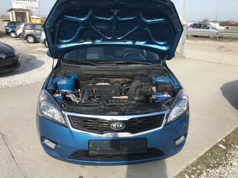 Kia Ceed 1.4i Face Lift, снимка 11 - Автомобили и джипове - 44222518