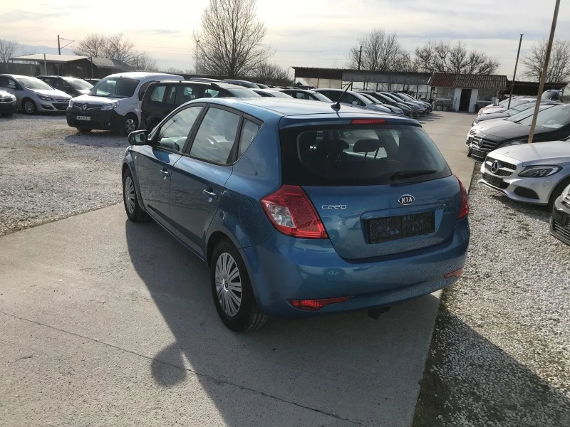 Kia Ceed 1.4i Face Lift, снимка 4 - Автомобили и джипове - 44222518