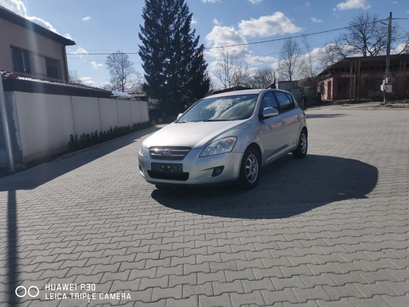Kia Ceed 1.4 107кс, снимка 3 - Автомобили и джипове - 44861280