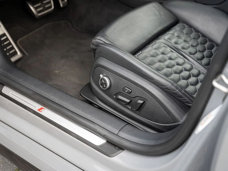 Audi Rs5 450HP/QUATTRO/PANO/B&O/AMBI/LED/CAM/277vpr, снимка 7 - Автомобили и джипове - 49930986