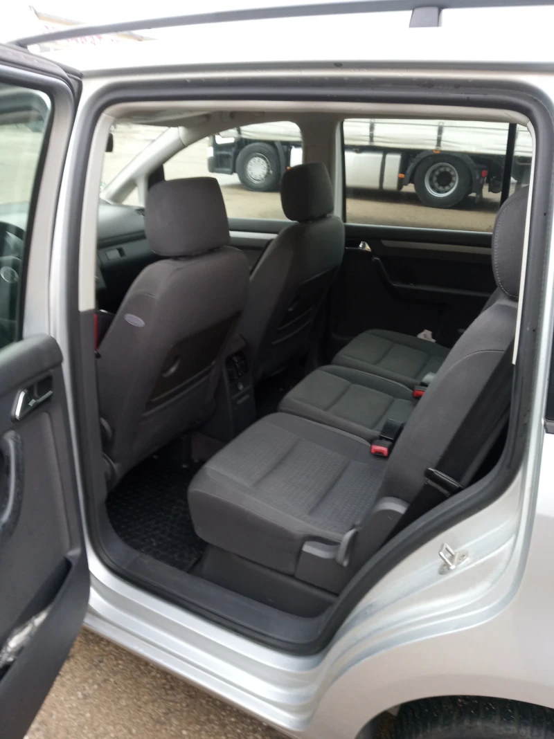 VW Touran 1.9 TDI, снимка 10 - Автомобили и джипове - 52612320