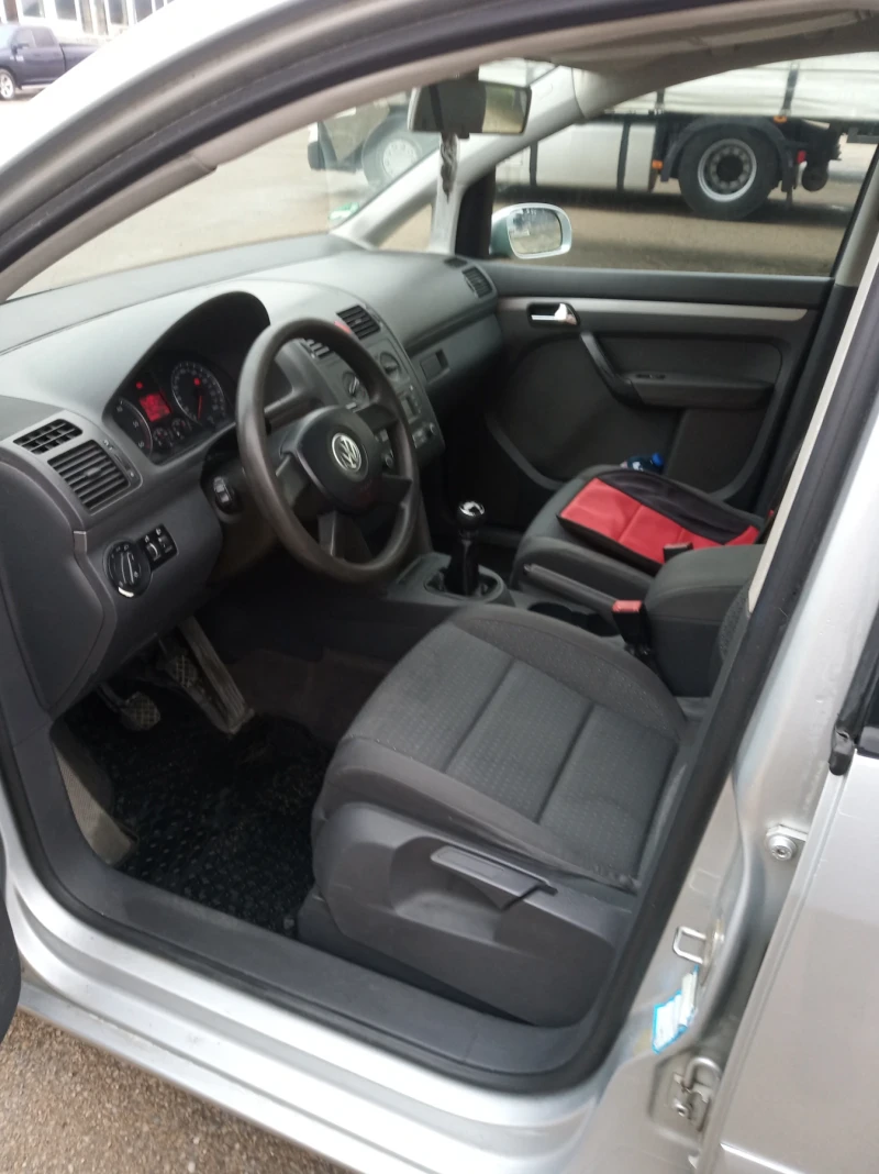 VW Touran 1.9 TDI, снимка 9 - Автомобили и джипове - 52612320