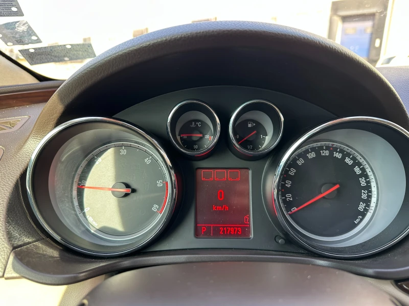 Opel Insignia 2.0d 160 к.с. , снимка 13 - Автомобили и джипове - 52823246