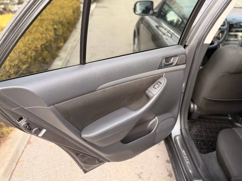 Toyota Avensis, снимка 16 - Автомобили и джипове - 53370915