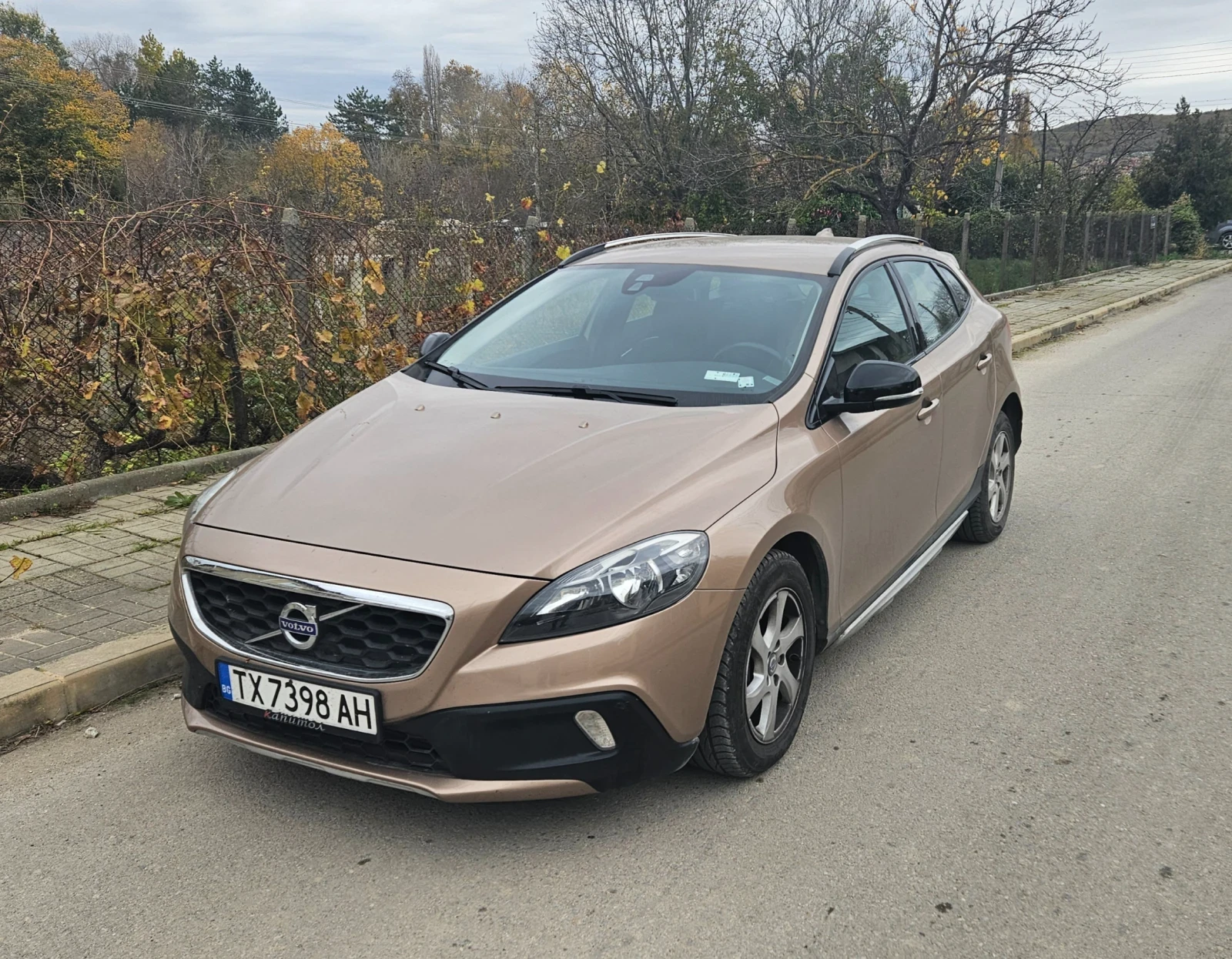 Volvo V40 Cross Country D3 - изображение 3