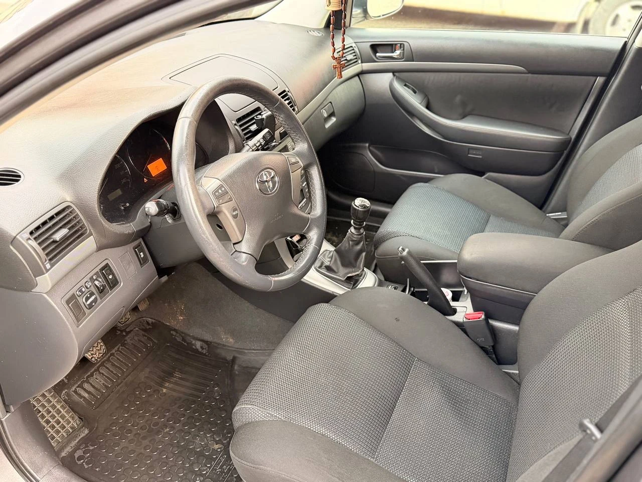 Toyota Avensis  - изображение 9