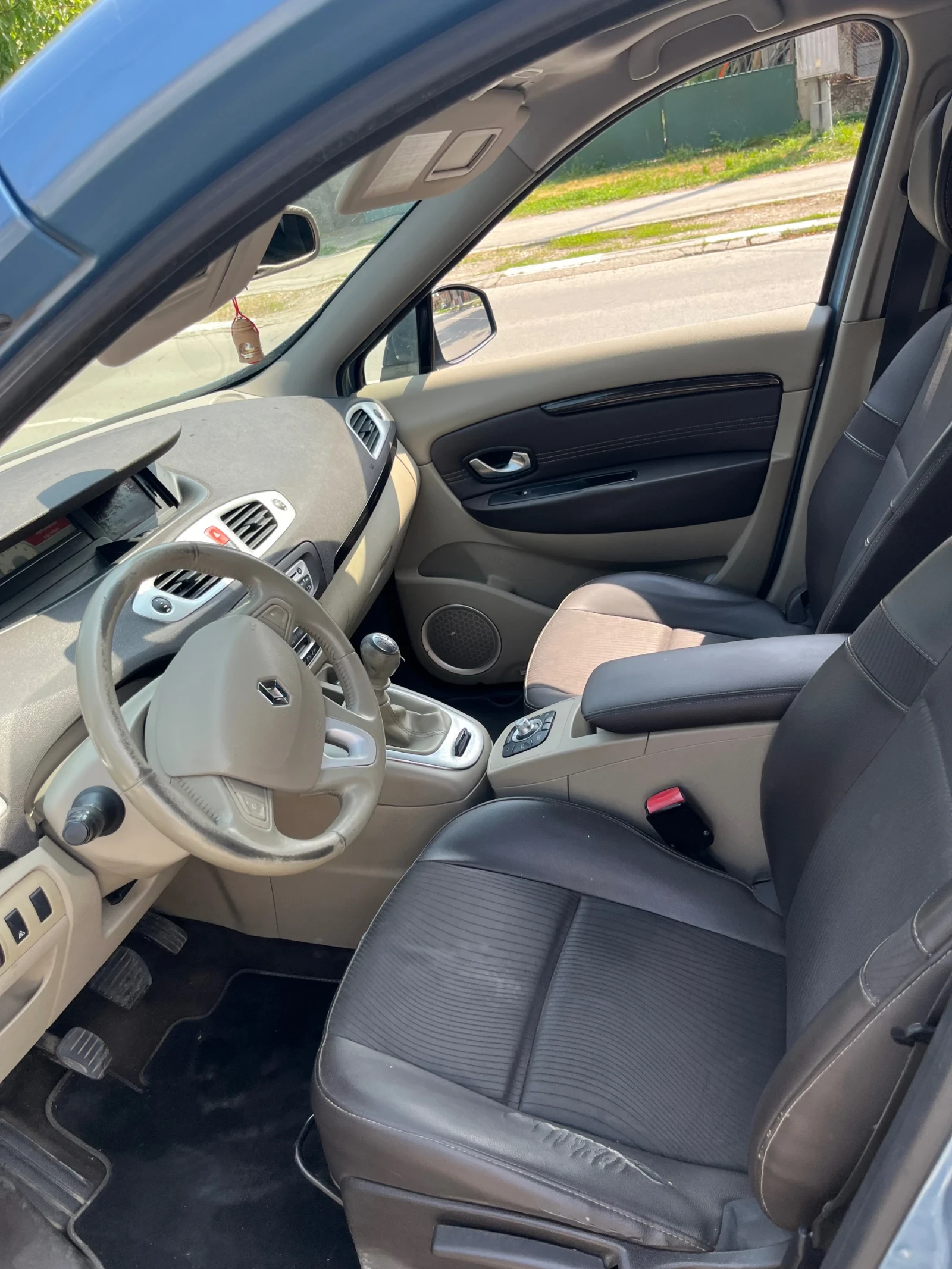 Renault Scenic, снимка 9 - Автомобили и джипове - 53763760