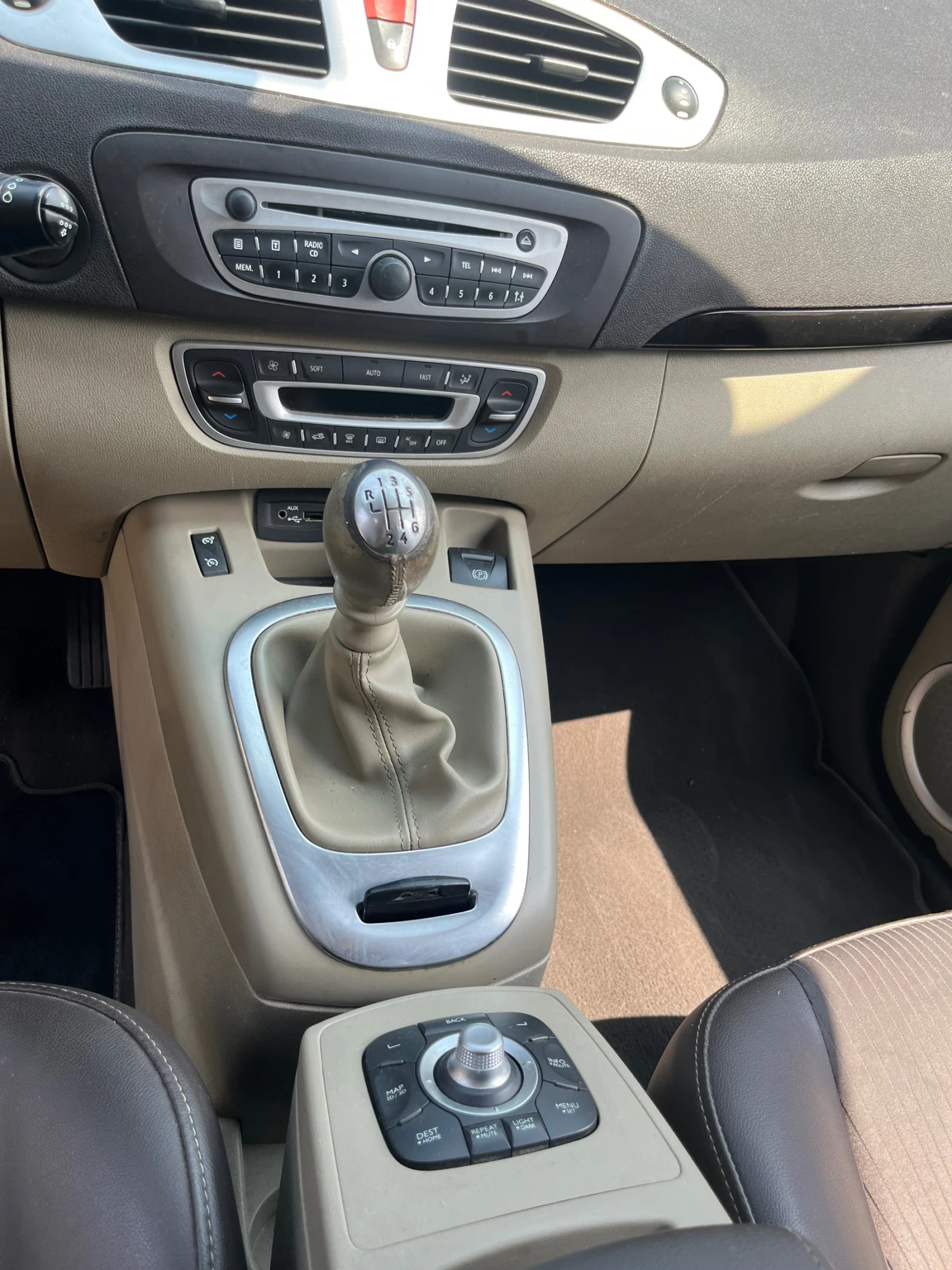 Renault Scenic, снимка 12 - Автомобили и джипове - 53763760