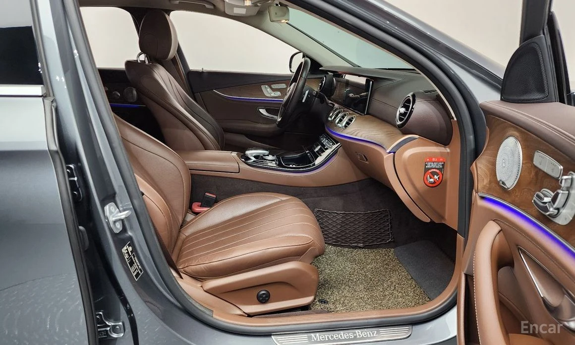 Mercedes-Benz E 300, снимка 11 - Автомобили и джипове - 54109664