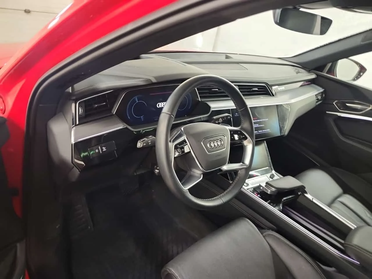 Audi Q8 Е-TRON| PANO| HUD| 360| ПАМЕТ| 2 КЛЮЧА, снимка 10 - Автомобили и джипове - 54226070