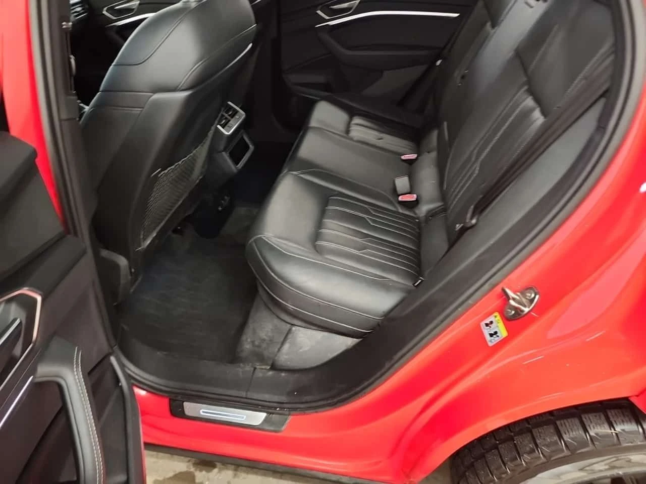 Audi Q8 Е-TRON| PANO| HUD| 360| ПАМЕТ| 2 КЛЮЧА, снимка 15 - Автомобили и джипове - 54226070