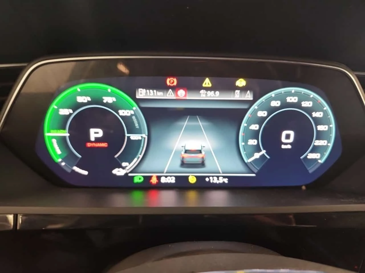 Audi Q8 Е-TRON| PANO| HUD| 360| ПАМЕТ| 2 КЛЮЧА, снимка 12 - Автомобили и джипове - 54226070