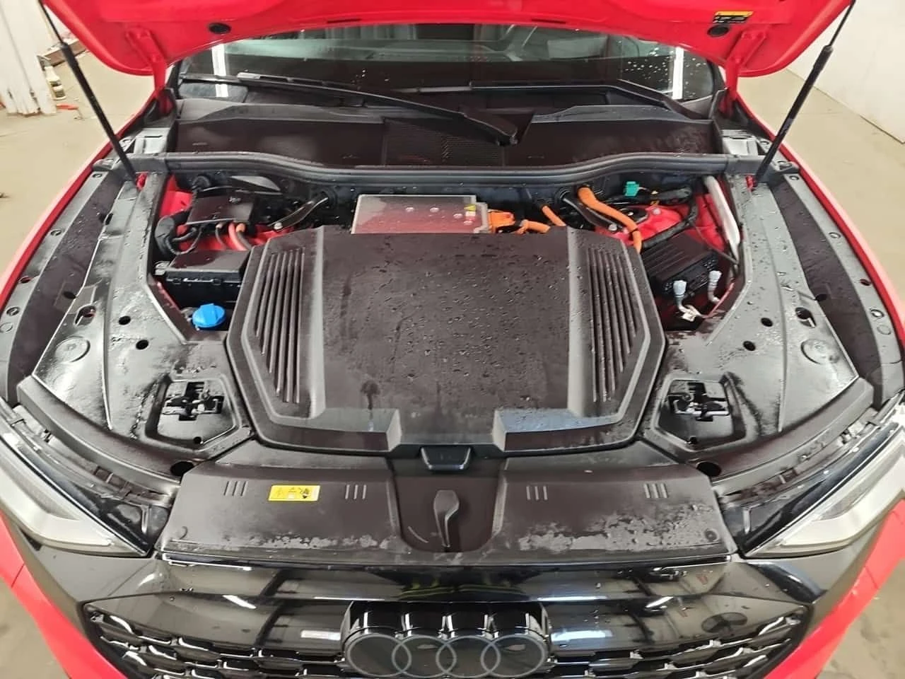 Audi Q8 Е-TRON| PANO| HUD| 360| ПАМЕТ| 2 КЛЮЧА, снимка 8 - Автомобили и джипове - 54226070