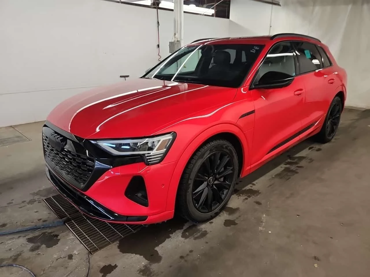 Audi Q8 Е-TRON| PANO| HUD| 360| ПАМЕТ| 2 КЛЮЧА