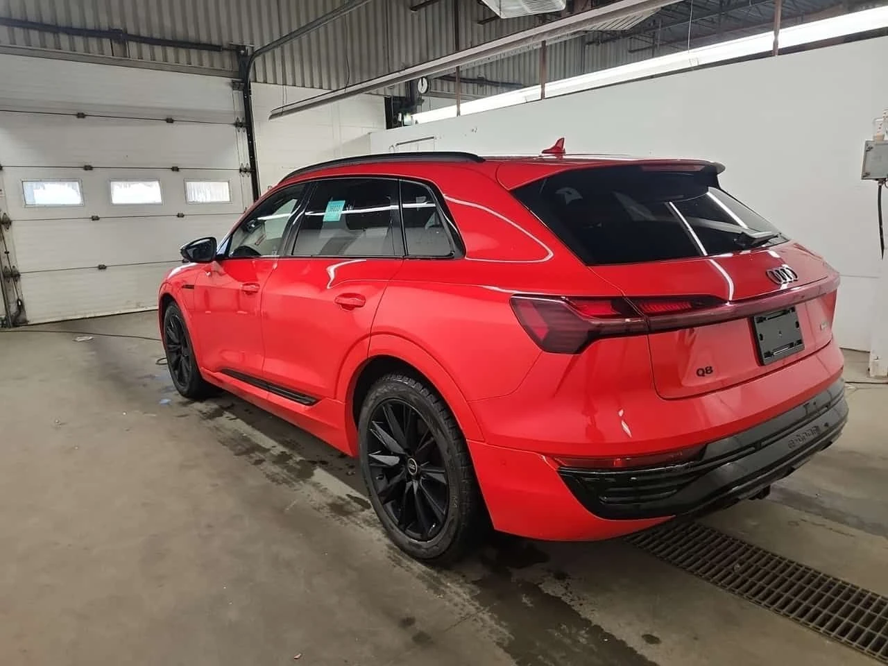 Audi Q8 Е-TRON| PANO| HUD| 360| ПАМЕТ| 2 КЛЮЧА, снимка 4 - Автомобили и джипове - 54226070