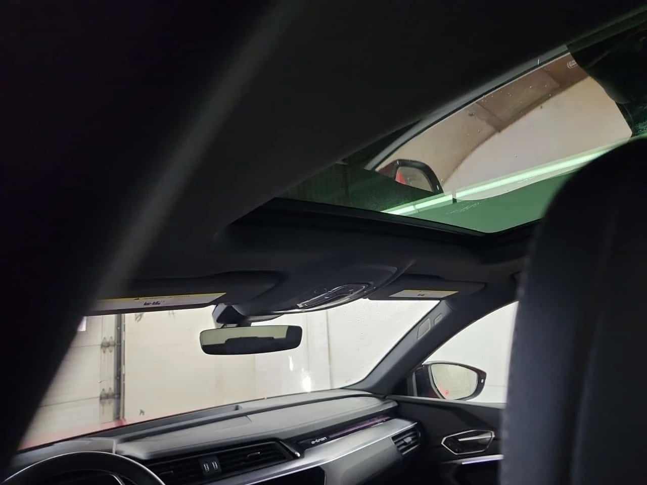 Audi Q8 Е-TRON| PANO| HUD| 360| ПАМЕТ| 2 КЛЮЧА, снимка 14 - Автомобили и джипове - 54226070