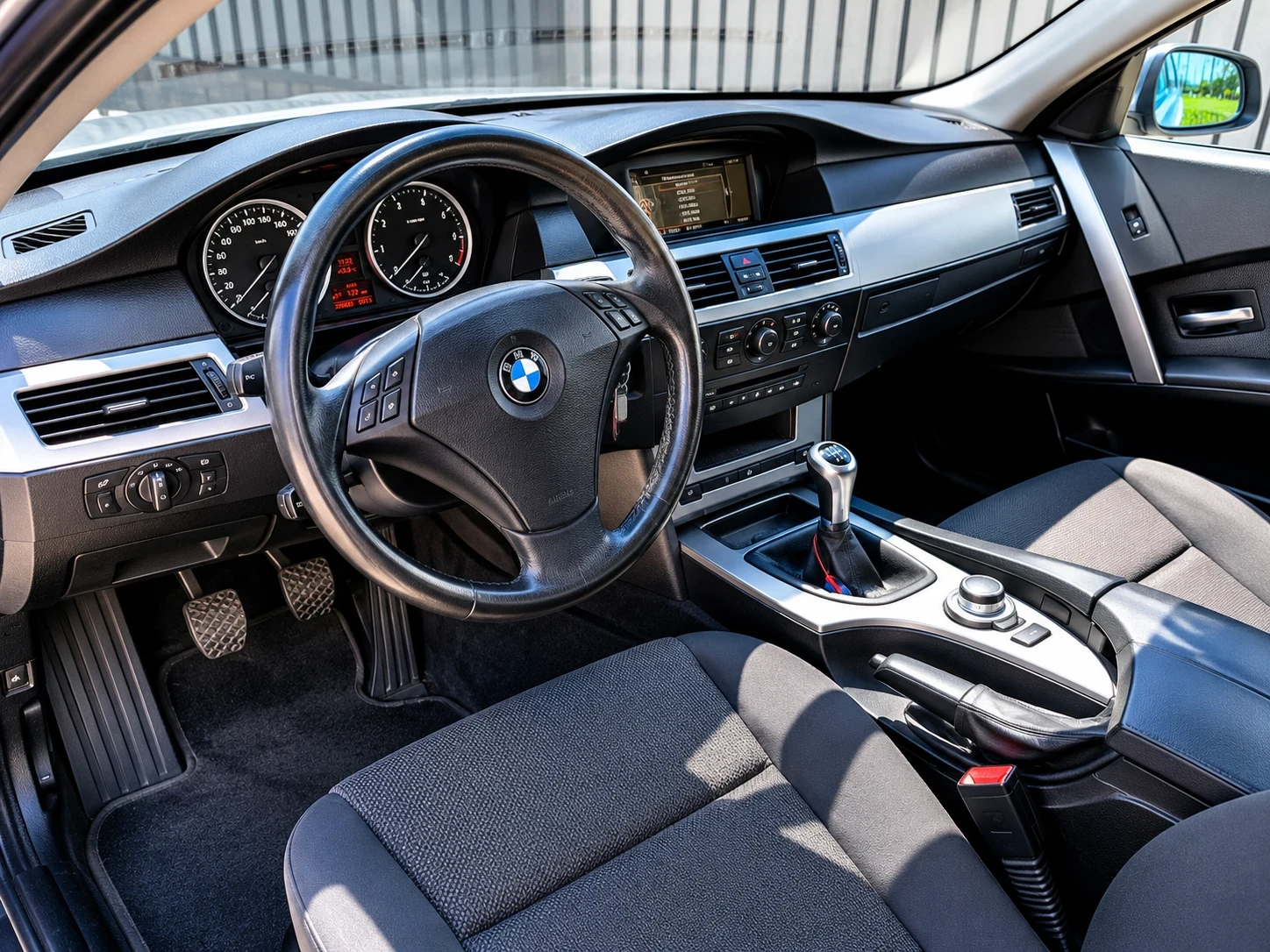BMW 523, снимка 5 - Автомобили и джипове - 54712213